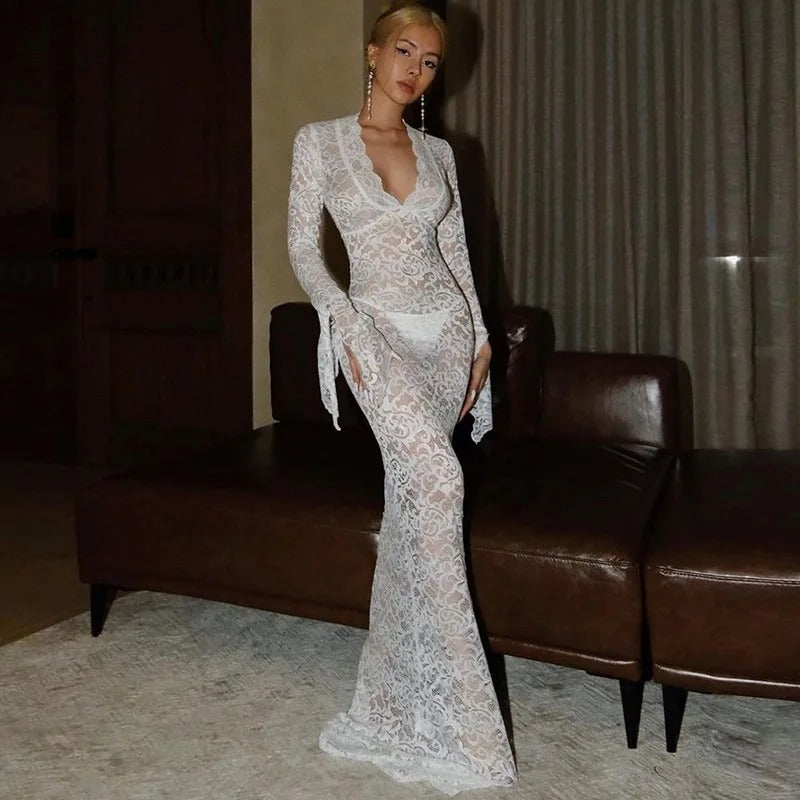 Robe maxi élégante en dentelle ajourée, avec manches évasées et col en V — une tenue chic et raffinée pour vos soirées.