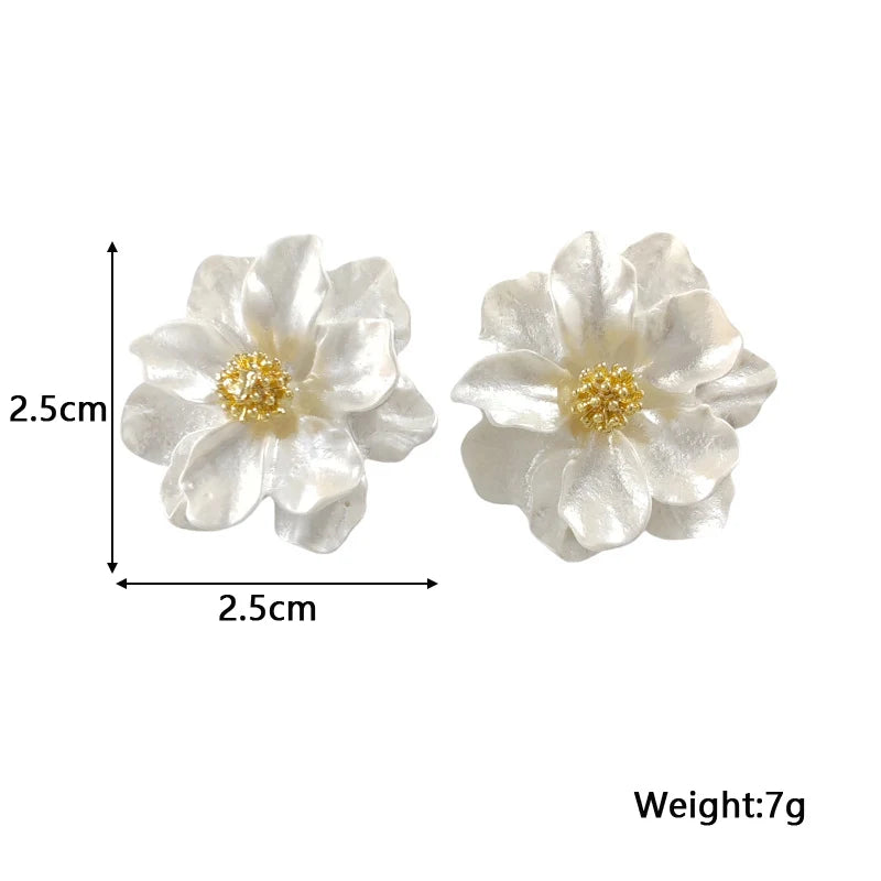 White Acrylic Flower Stud Earrings – Korean Fashion Irregular Petal Design 2025